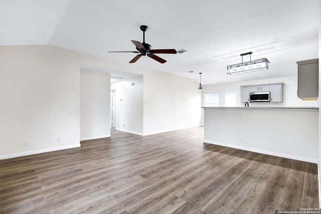 7102 Heathers Pl, San Antonio, TX 78227