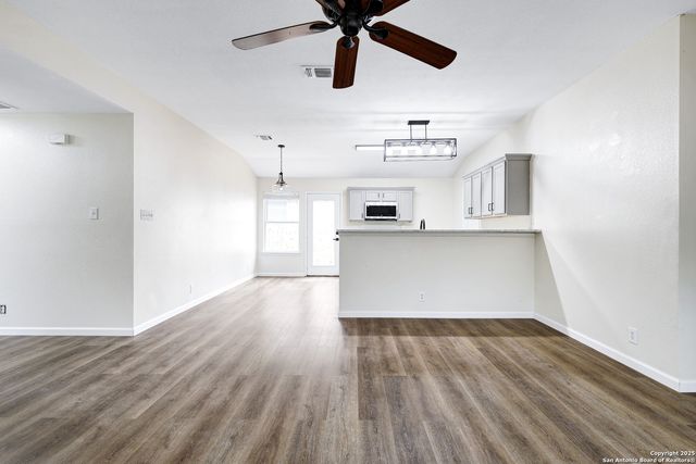 7102 Heathers Pl, San Antonio, TX 78227