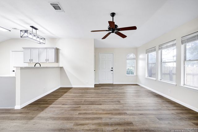 7102 Heathers Pl, San Antonio, TX 78227