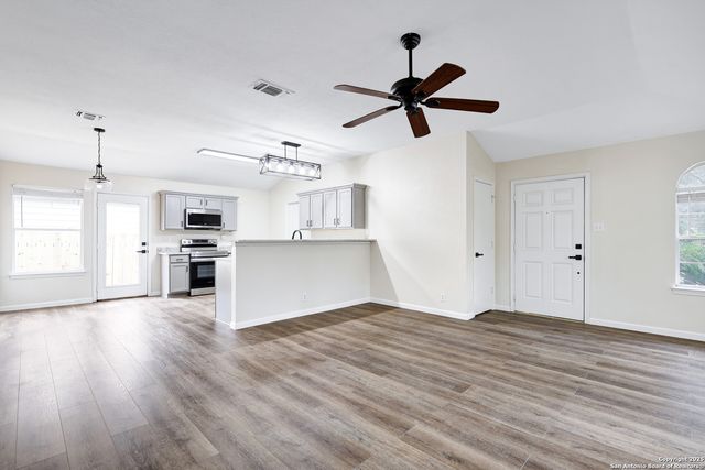 7102 Heathers Pl, San Antonio, TX 78227