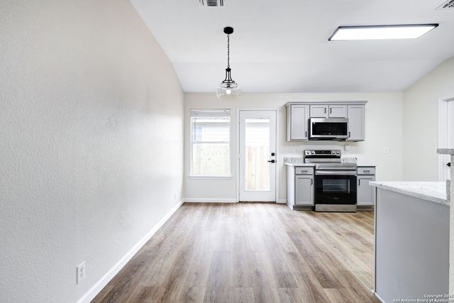 7102 Heathers Pl, San Antonio, TX 78227