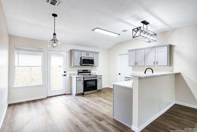 7102 Heathers Pl, San Antonio, TX 78227