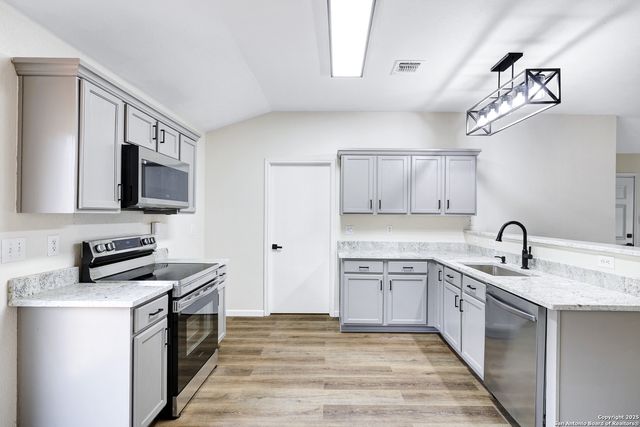 7102 Heathers Pl, San Antonio, TX 78227