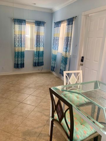 2215 Hypoluxo Rd Road, Lantana, FL 33462