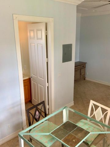 2215 Hypoluxo Rd Road, Lantana, FL 33462