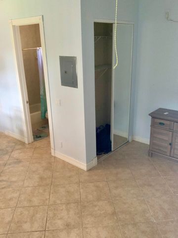 2215 Hypoluxo Rd Road, Lantana, FL 33462