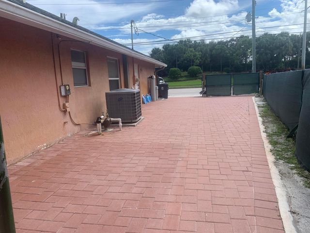2215 Hypoluxo Rd Road, Lantana, FL 33462