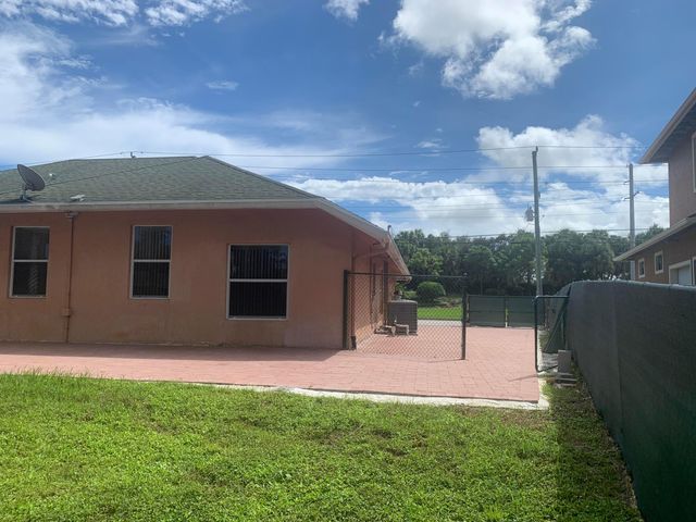 2215 Hypoluxo Rd Road, Lantana, FL 33462