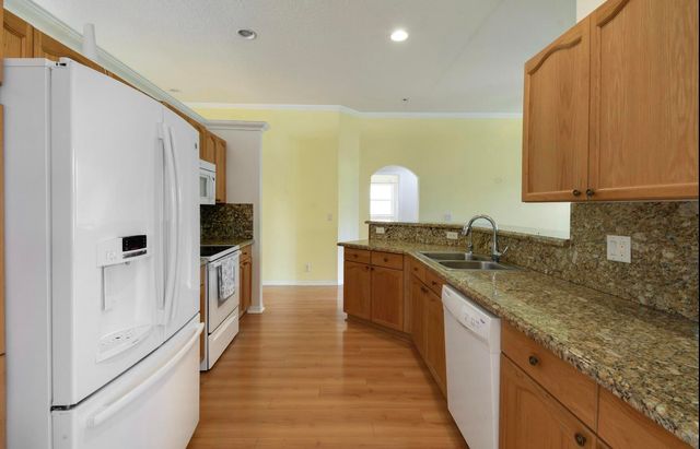 2215 Hypoluxo Rd Road, Lantana, FL 33462