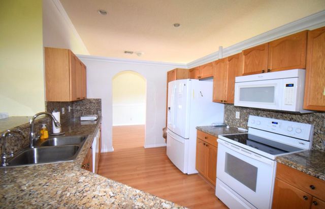 2215 Hypoluxo Rd Road, Lantana, FL 33462