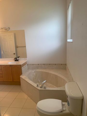 2215 Hypoluxo Rd Road, Lantana, FL 33462