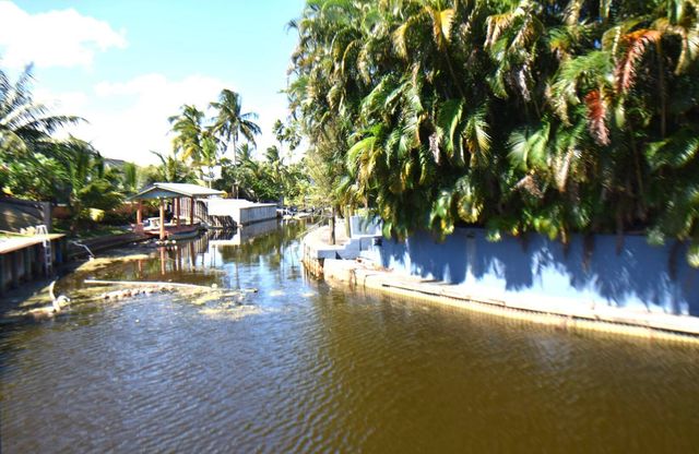 2215 Hypoluxo Rd Road, Lantana, FL 33462