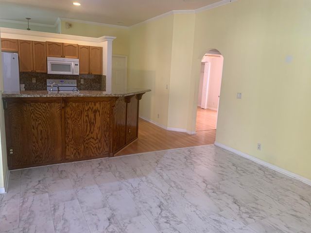 2215 Hypoluxo Rd Road, Lantana, FL 33462