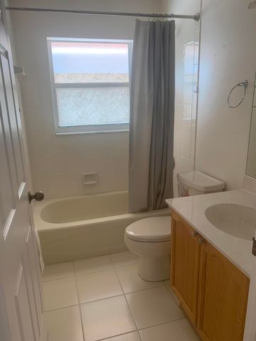 2215 Hypoluxo Rd Road, Lantana, FL 33462