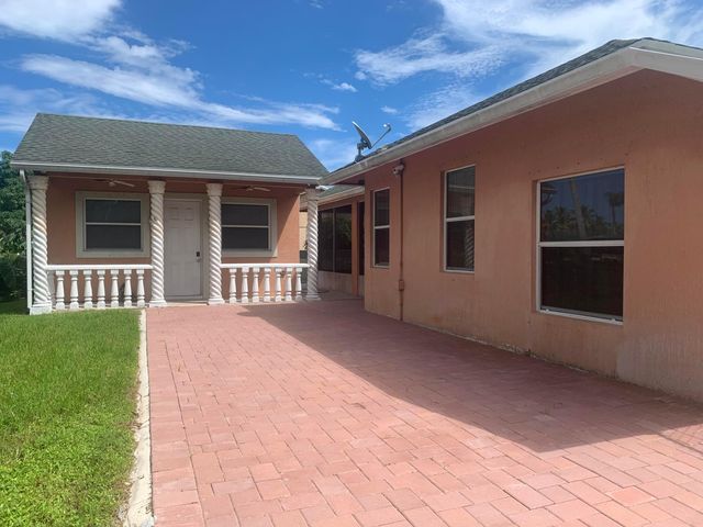 2215 Hypoluxo Rd Road, Lantana, FL 33462