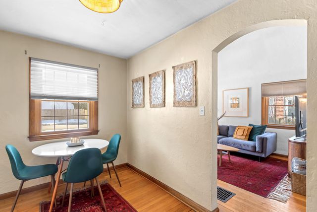 62 W Rathbone Avenue, Columbus, OH 43214