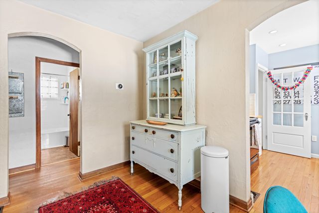 62 W Rathbone Avenue, Columbus, OH 43214