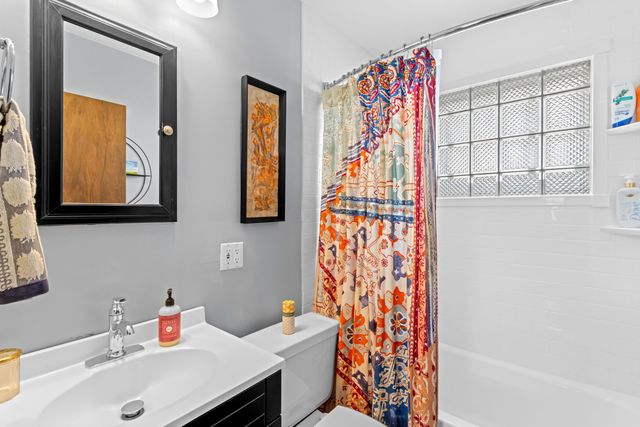 62 W Rathbone Avenue, Columbus, OH 43214