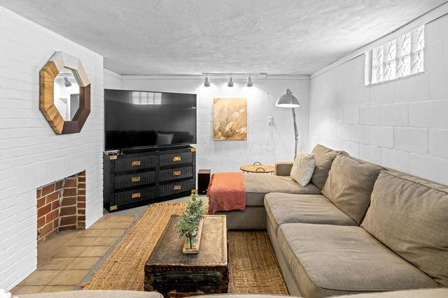 62 W Rathbone Avenue, Columbus, OH 43214