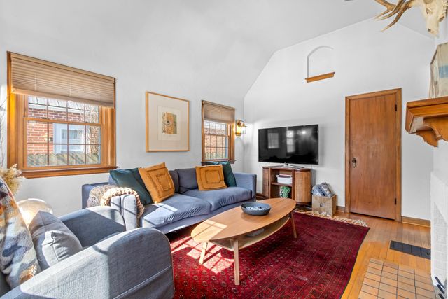 62 W Rathbone Avenue, Columbus, OH 43214