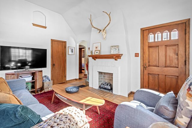 62 W Rathbone Avenue, Columbus, OH 43214