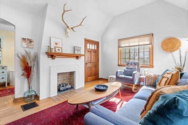 62 W Rathbone Avenue, Columbus, OH 43214