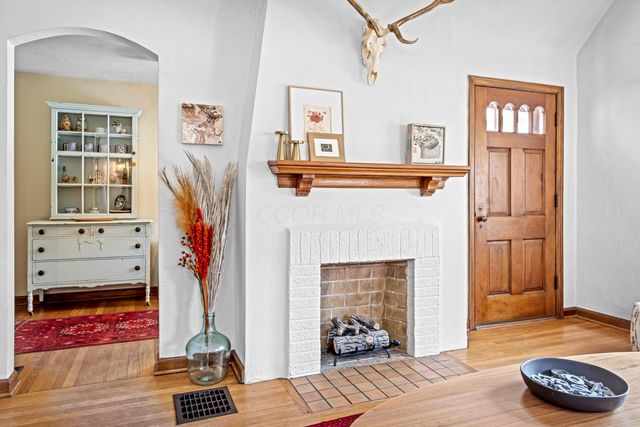 62 W Rathbone Avenue, Columbus, OH 43214