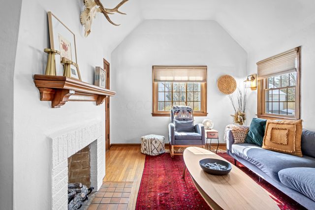 62 W Rathbone Avenue, Columbus, OH 43214