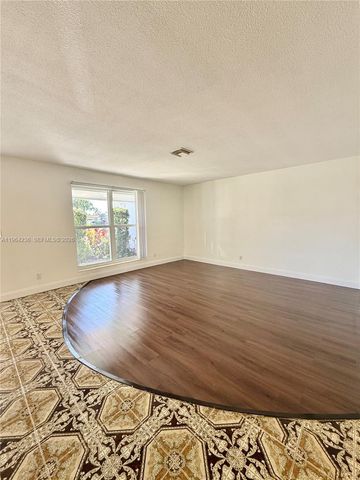 4917 W Park Rd, Hollywood, FL 33021