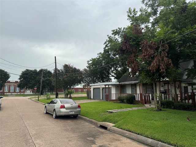 228 E 3rd Street, Deer Park, TX 77536