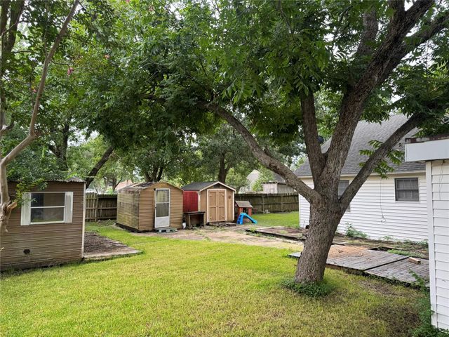 228 E 3rd Street, Deer Park, TX 77536