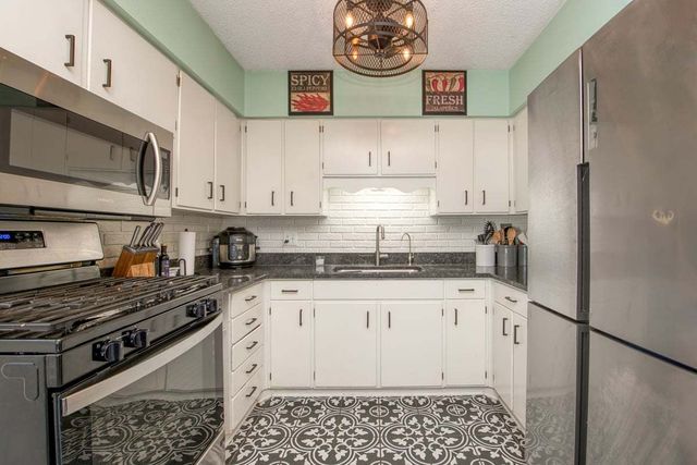 111 E Royal Drive, Dekalb, IL 60115