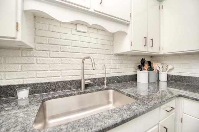 111 E Royal Drive, Dekalb, IL 60115