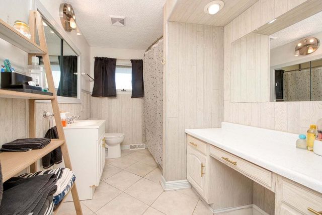 111 E Royal Drive, Dekalb, IL 60115