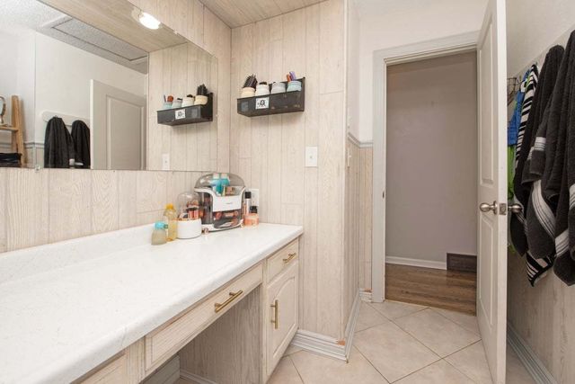 111 E Royal Drive, Dekalb, IL 60115