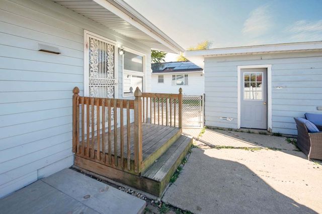 111 E Royal Drive, Dekalb, IL 60115