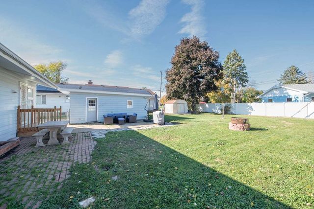 111 E Royal Drive, Dekalb, IL 60115