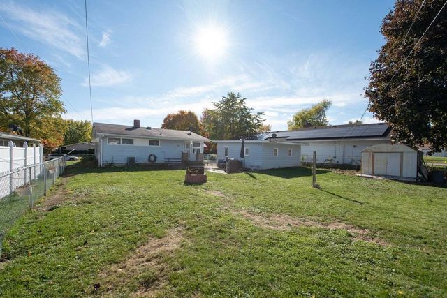 111 E Royal Drive, Dekalb, IL 60115