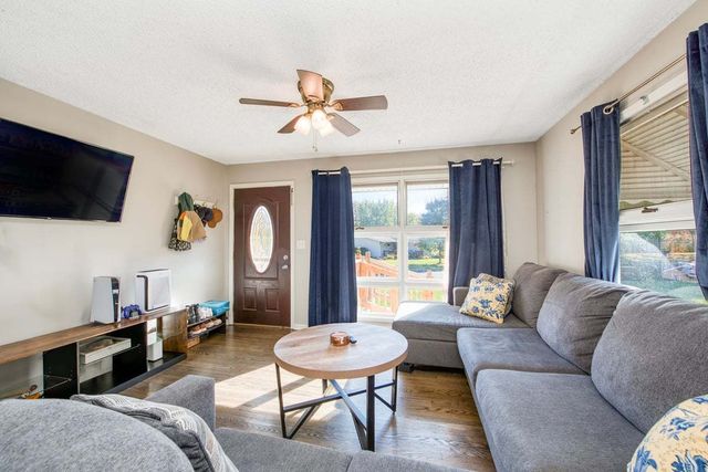 111 E Royal Drive, Dekalb, IL 60115