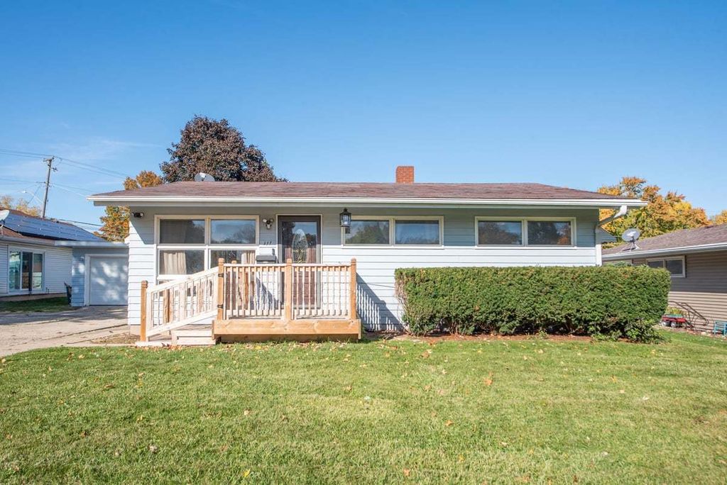 111 E Royal Drive, Dekalb, IL 60115