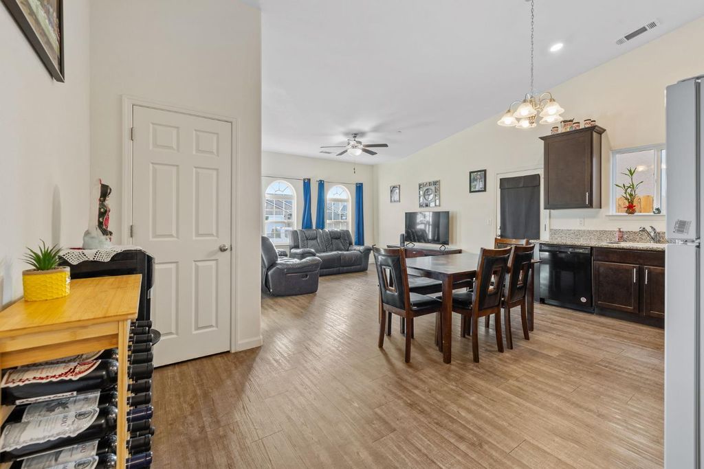 Image 12 of property listing at 1237 E Orange Street, Avenal, CA 93204