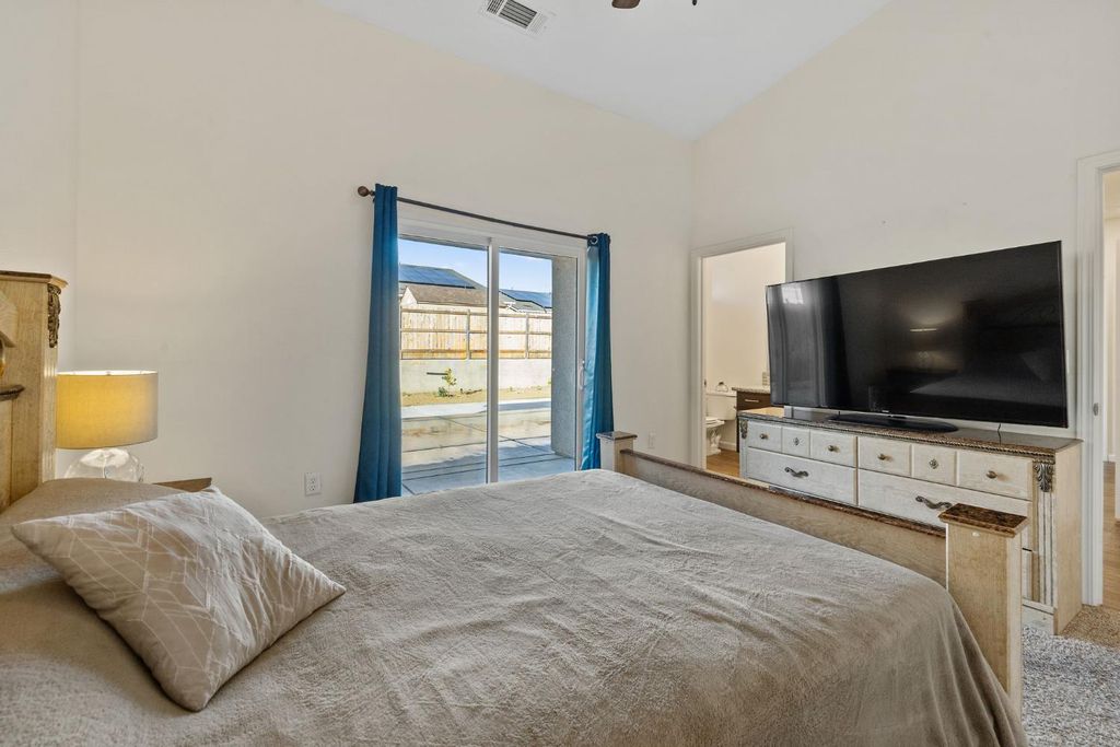 Image 15 of property listing at 1237 E Orange Street, Avenal, CA 93204