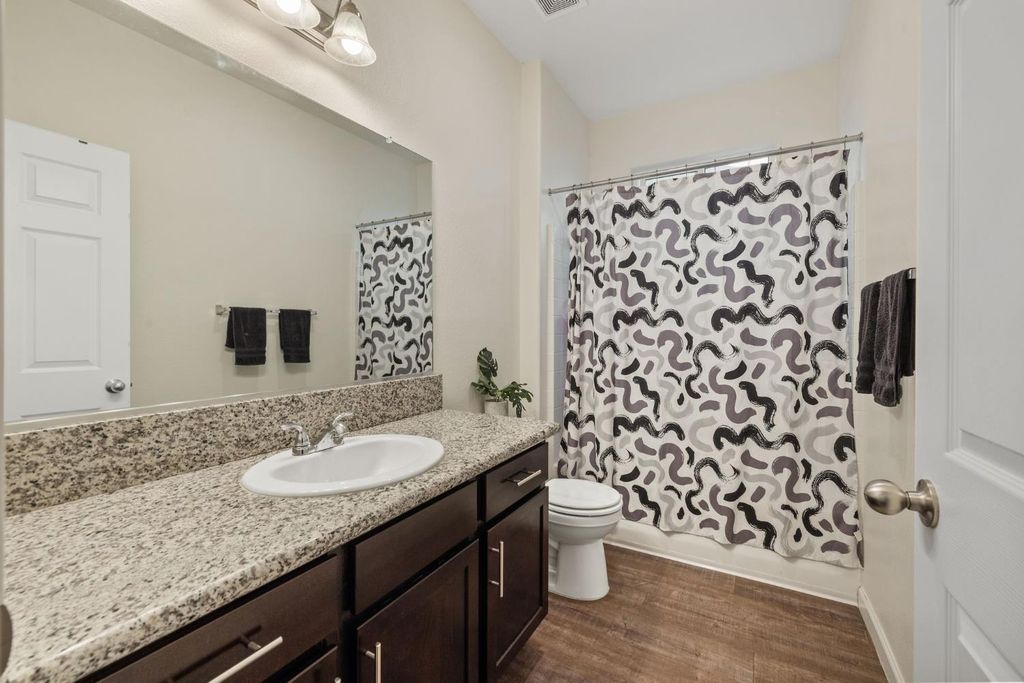 Image 20 of property listing at 1237 E Orange Street, Avenal, CA 93204