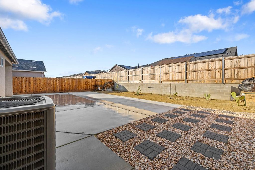 Image 23 of property listing at 1237 E Orange Street, Avenal, CA 93204