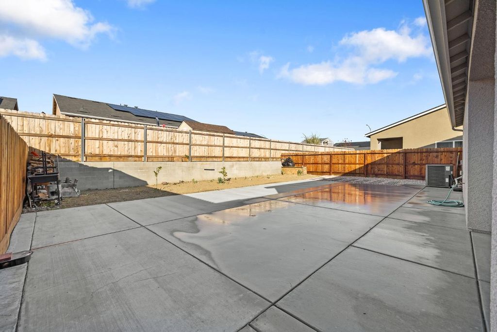 Image 26 of property listing at 1237 E Orange Street, Avenal, CA 93204