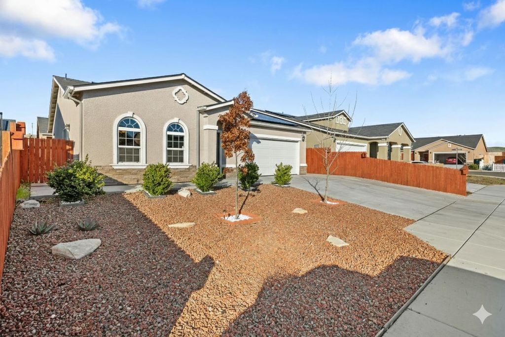 Image 3 of property listing at 1237 E Orange Street, Avenal, CA 93204