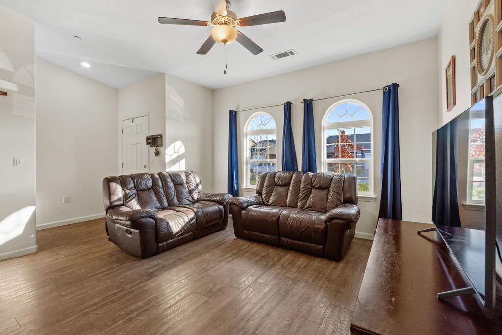 Image 6 of property listing at 1237 E Orange Street, Avenal, CA 93204