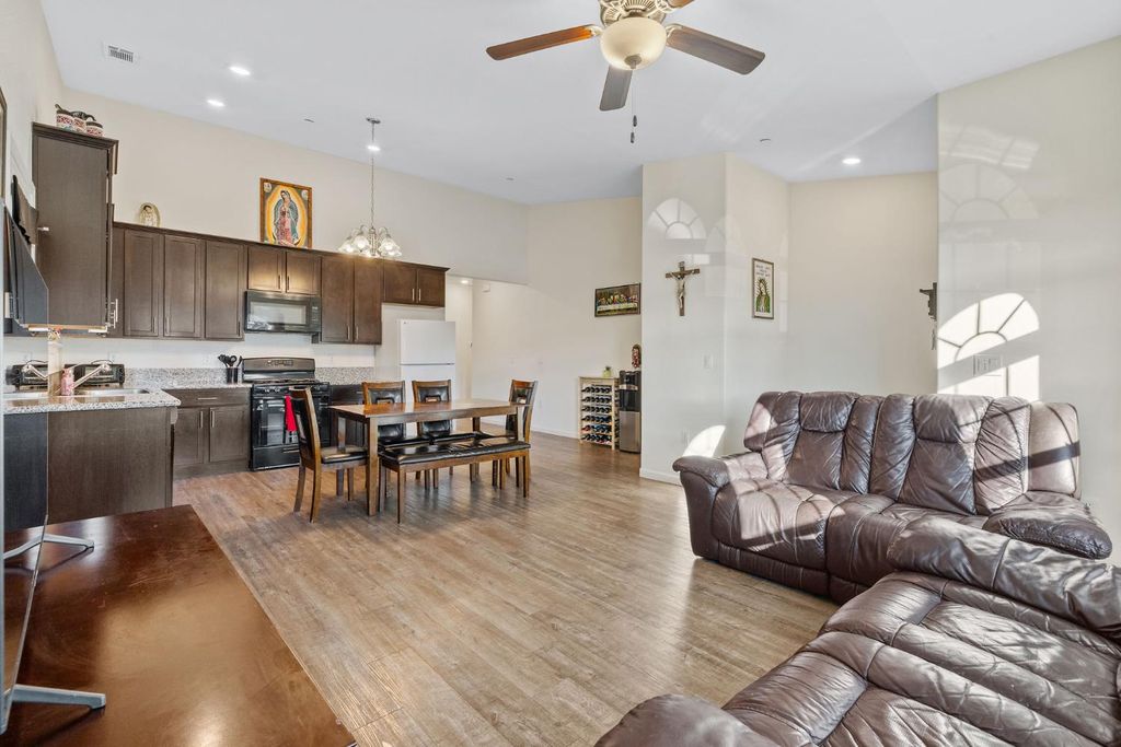 Image 7 of property listing at 1237 E Orange Street, Avenal, CA 93204