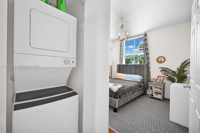 357 Almeria Avenue 606, Coral Gables, FL 33134