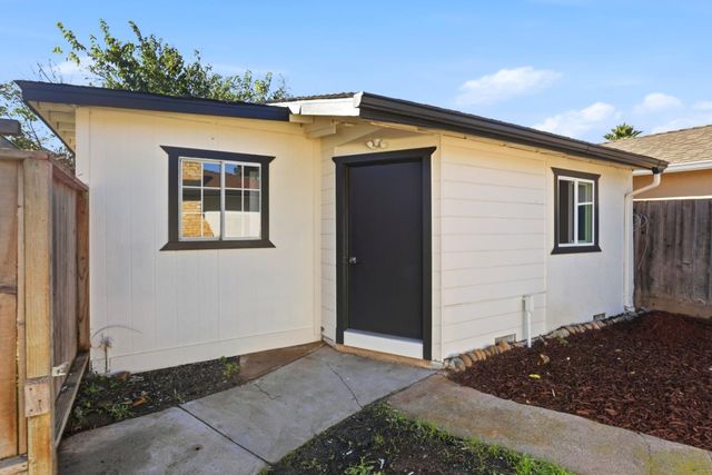 1361 Hillcrest Road, Hollister, CA 95023